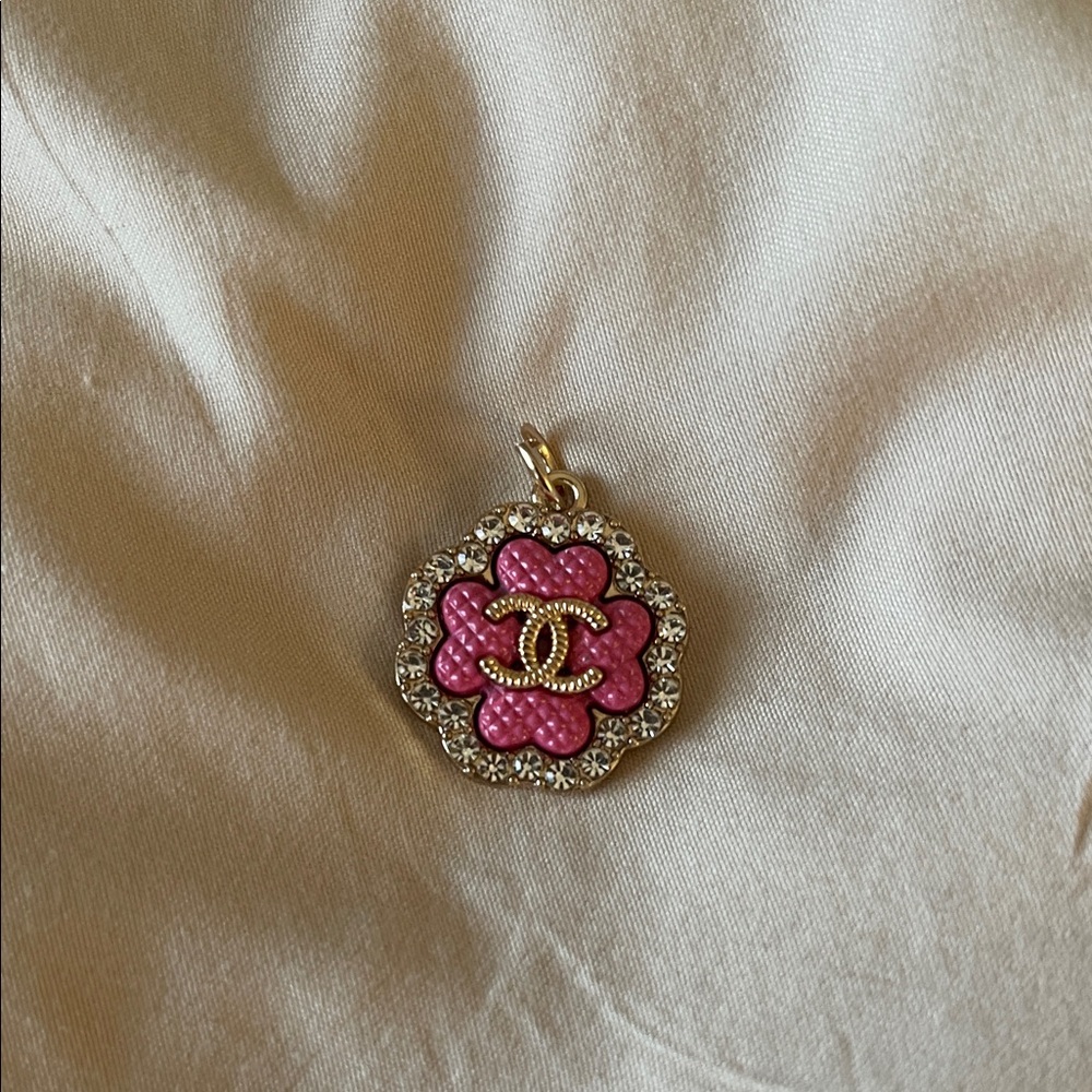 Chanel Pink Clover Zipper Pull